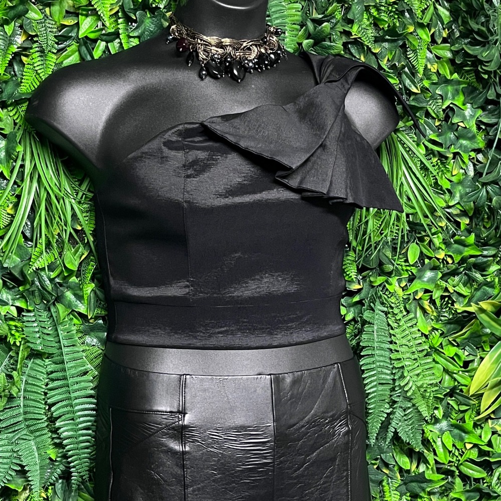Bebe Top 12 Black One Shoulder Ruffle Sleeveless Party Cocktail Made In USA 3017 - Picture 3 of 8